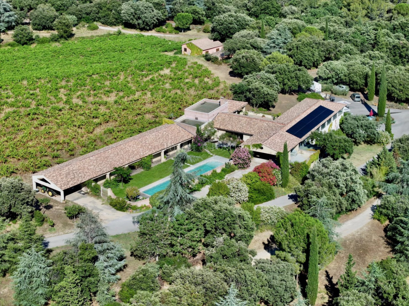 Propriété Viticole moderne AOP et BIO 7 ha de type « hobby viney