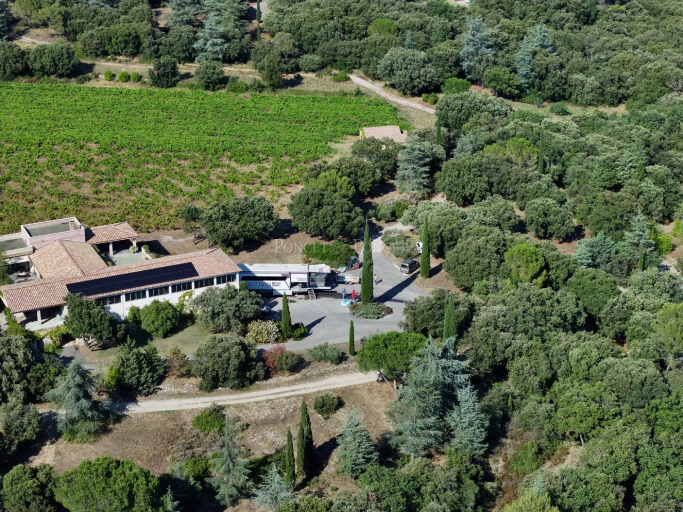 Propriété Viticole moderne AOP et BIO 7 ha de type « hobby viney