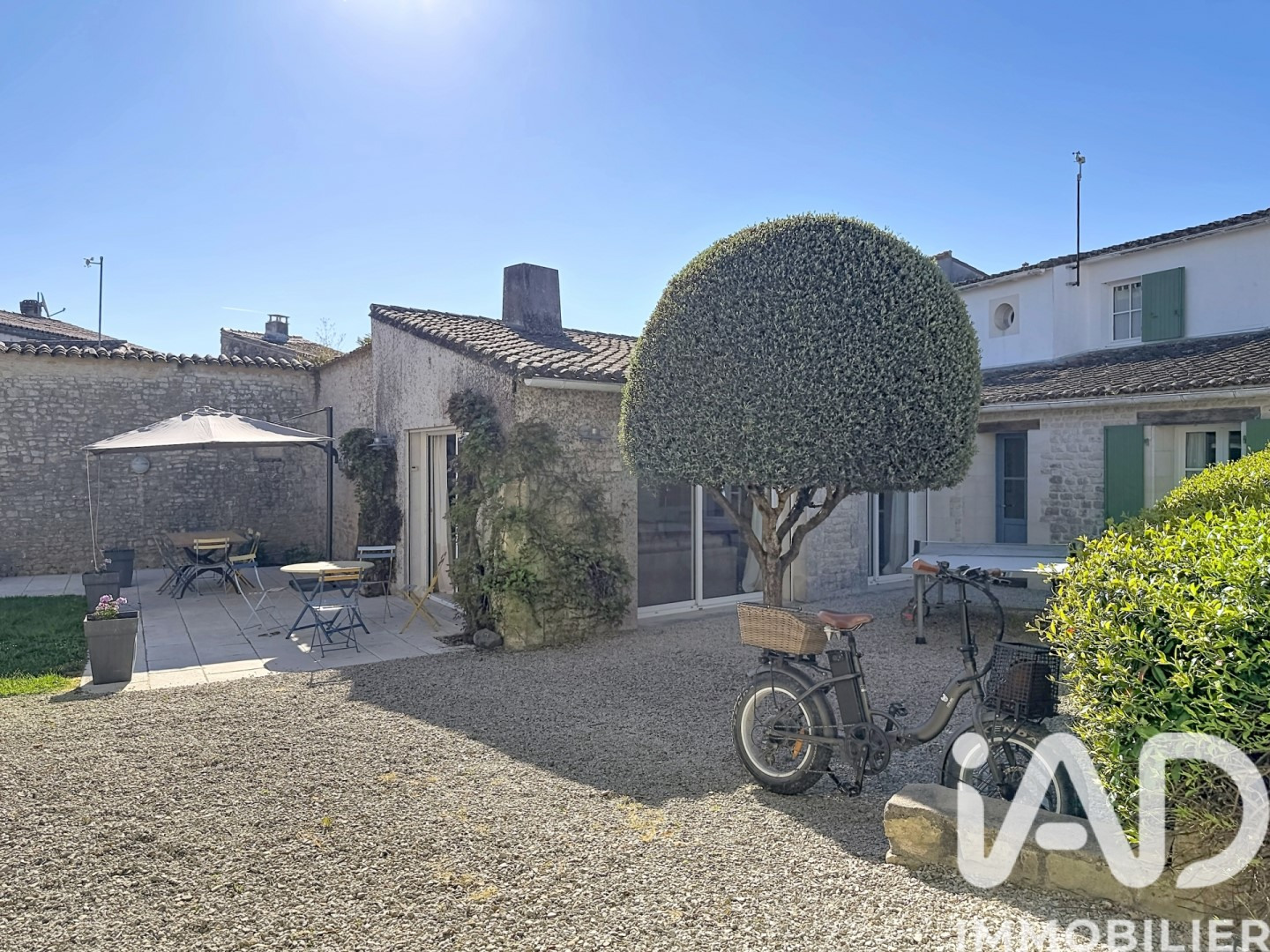 Village house for sale in La Flotte