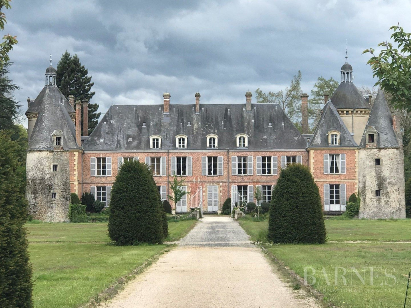 Chateau A Vendre A Salbris 1 650 000 Piece 600 M Belles