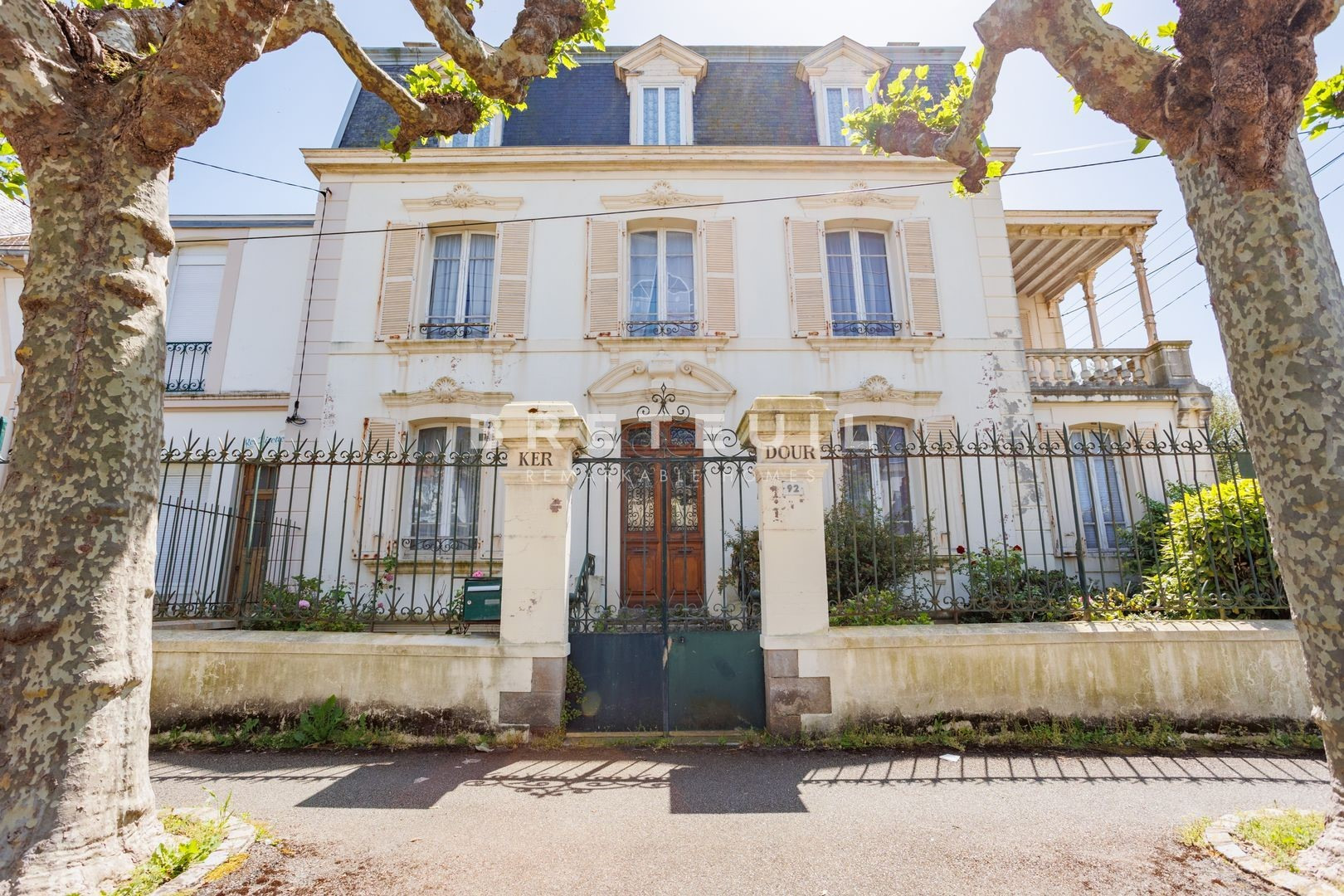 Luxury house for sale in the district Sillon-Moka-Courtvoisville