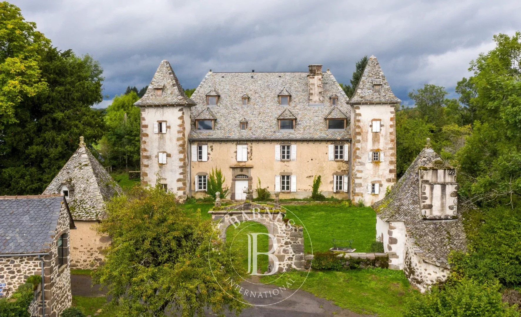 Château à vendre à Mur-de-Barrez