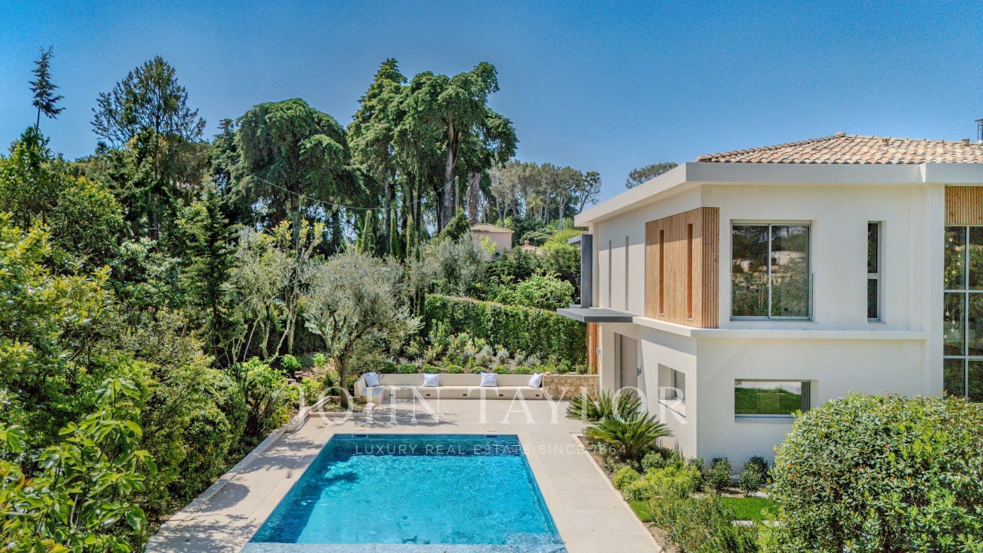 Maison de luxe à louer dans le quartier Village-Le Val-Cabrieres