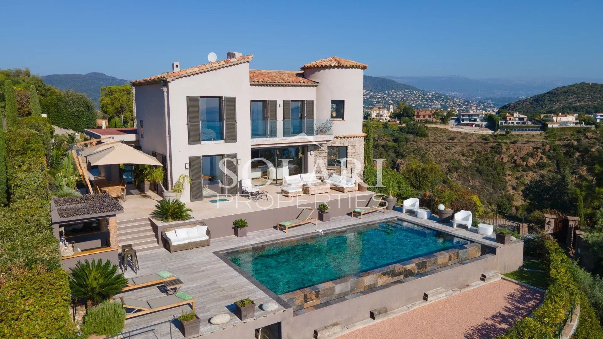 Villa de luxe en location saisonnière à Cannes