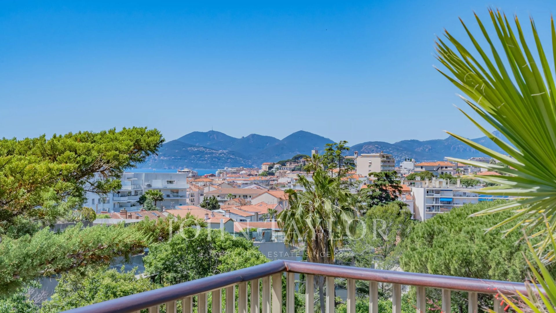 Luxe appartement te koop in La Peyriere