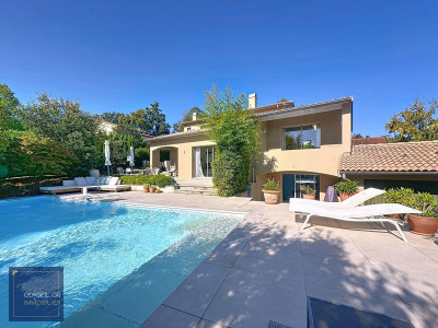 Maison 6 pièces 220 m²