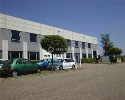 Location Local d'activités de 510 m² Épône Centre Bourg