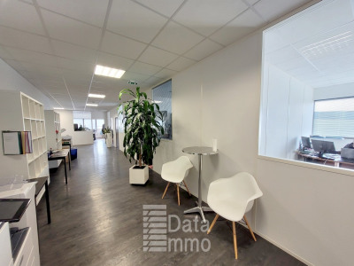 Local commercial 944 m²