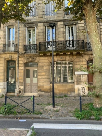 Immobilier professionnel Location Bordeaux  250m² 4500€