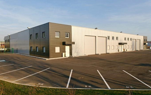 Location Local d'activités de 777 m² Vert-Saint-Denis Centre Est