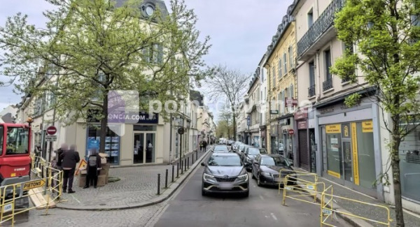 Location Local commercial de 38 m² Mantes-la-Jolie Collegiale