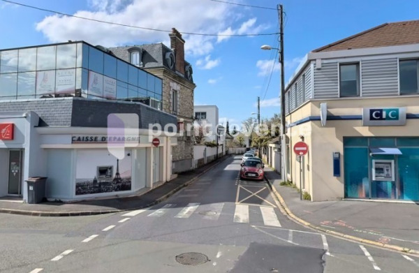 Location Local commercial de 110 m² Taverny Centre Ancien Ouest