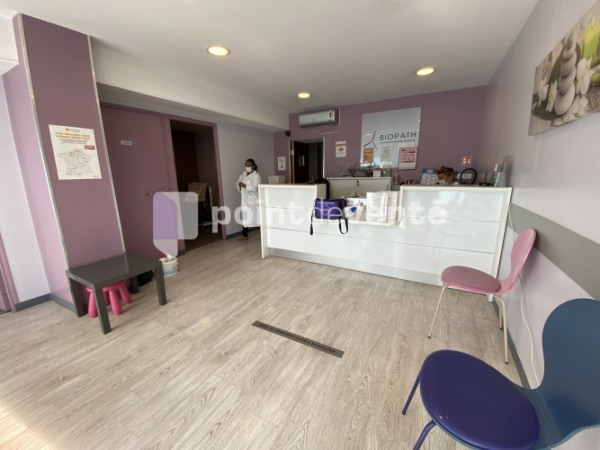 Location Local commercial de 70 m² La Queue-en-Brie Village Pierre Lais