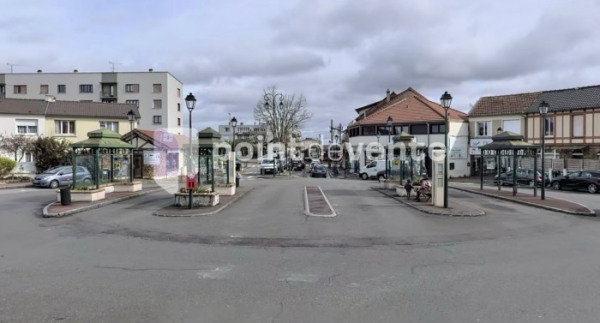 Location Local commercial de 100 m² Les Clayes-sous-Bois Centre
