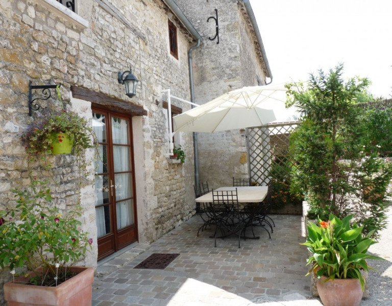 Le gite et sa terrasse