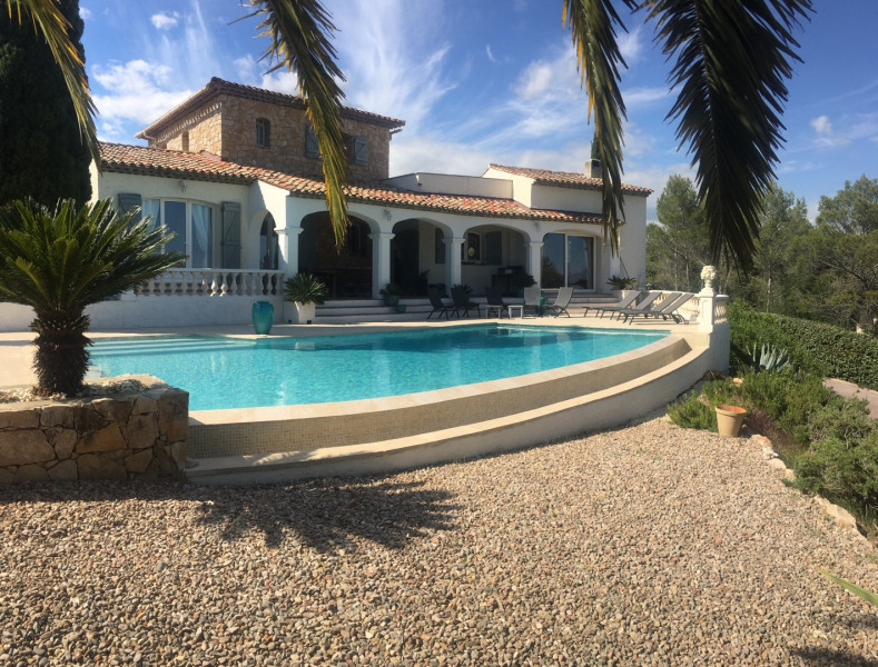 Maison De Vacances A Roquebrune Sur Argens En Provence Alpes Cote D Azur Pour 8 Pers 200m Amivac Com
