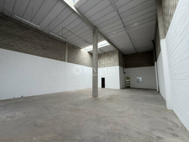 Location Local d'activités de 739 m² Émerainville