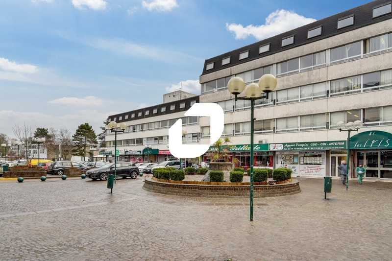 Location Bureau de 1825 m² Ris-Orangis Saint Lazarre-Bois de l'Epine-Hippodrome