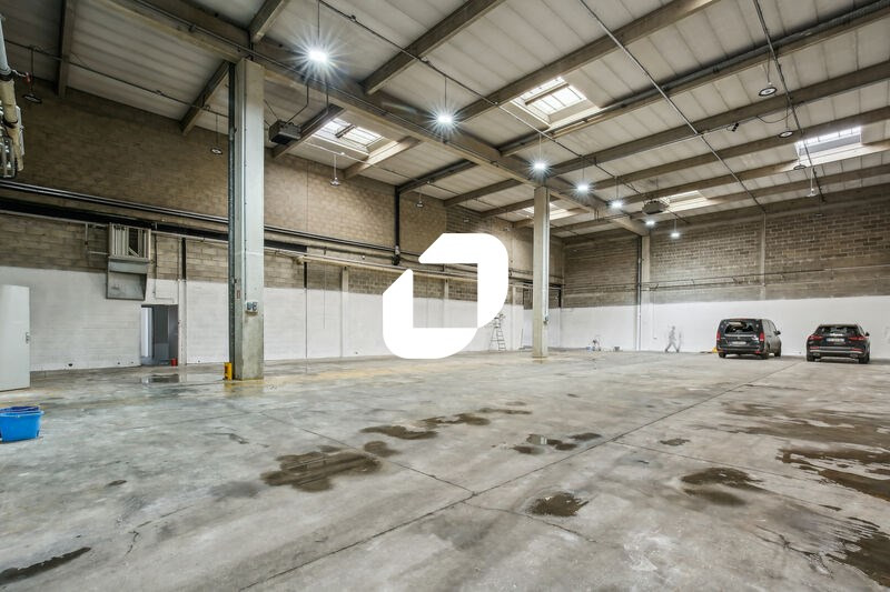 Location Local d'activités de 1057 m² Sarcelles Mont de Gif-Haut du Roy