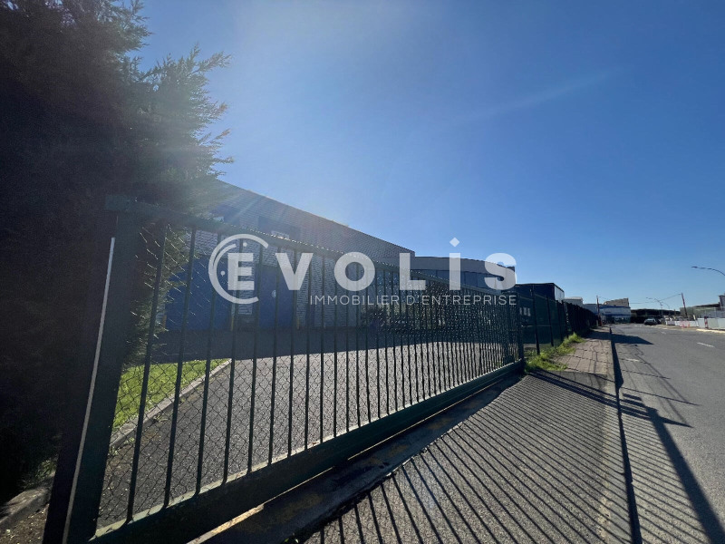 Location Local d'activités de 833 m² Crosne Plaine Haute