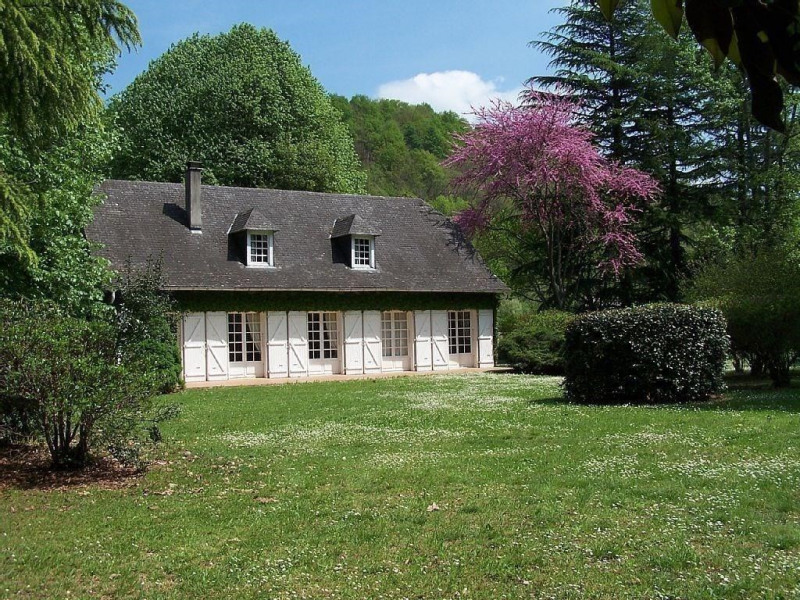Façade vue du fond du parc
