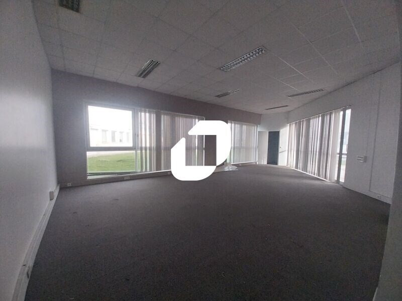 Location Bureau de 66 m² Les Essarts-le-Roi Gallot