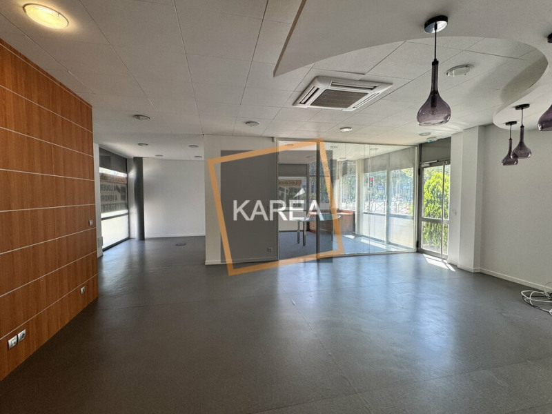 Location Bureau de 275,41 m² Serris
