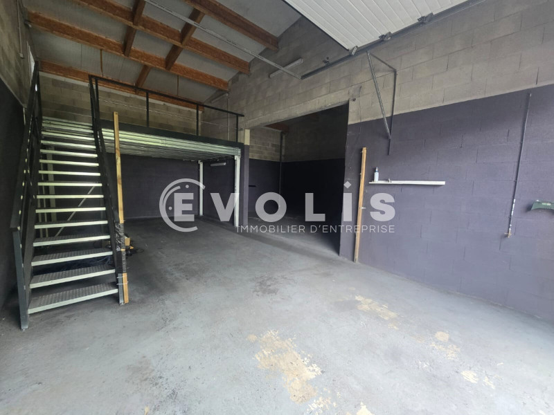 Location Local d'activités de 175 m² Ballancourt-sur-Essonne