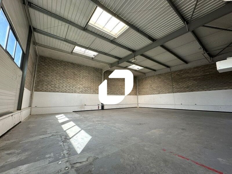 Location Local d'activités de 472,12 m² Goussainville Coteaux Cottage