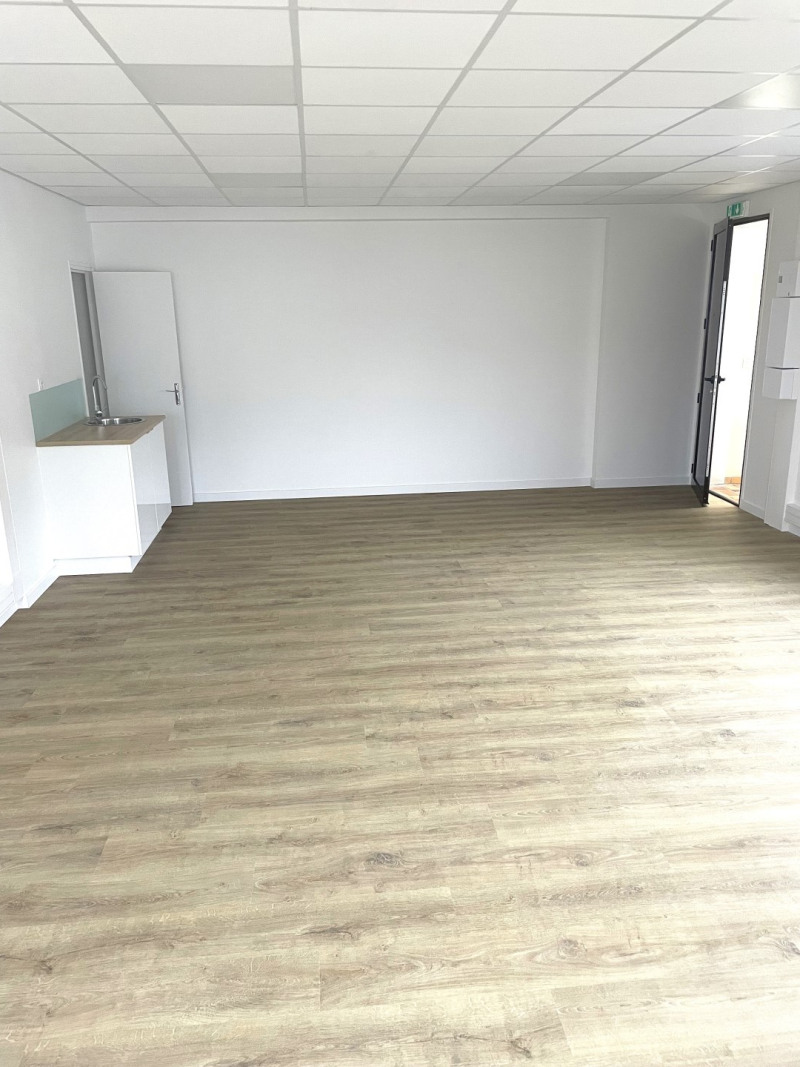 Location Bureau de 48 m² La Ville-du-Bois