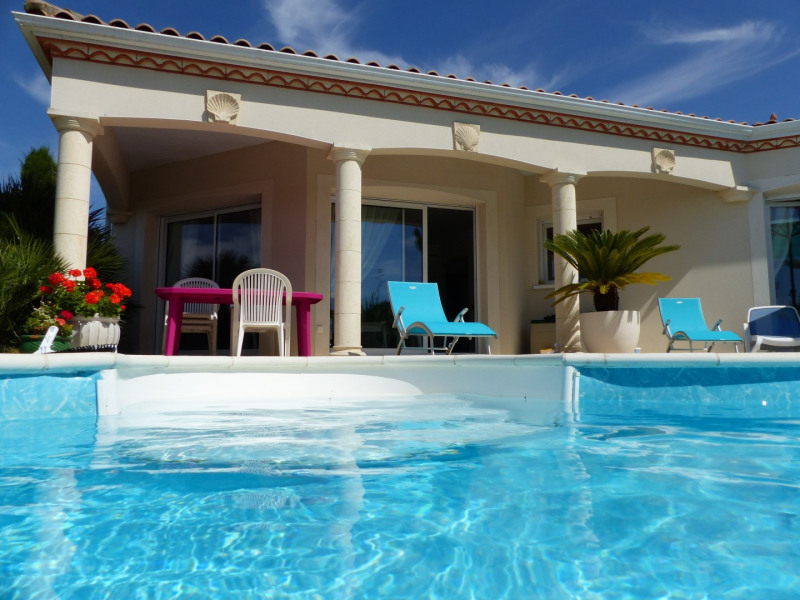 Villa de standing avec piscine privée proche bord de mer