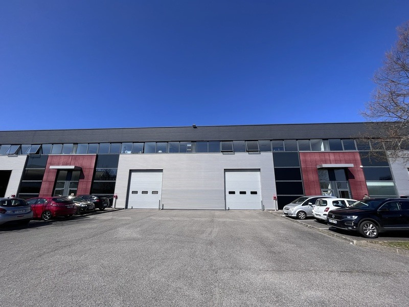 Location Local d'activités de 534 m² Élancourt La Clef Saint Pierre