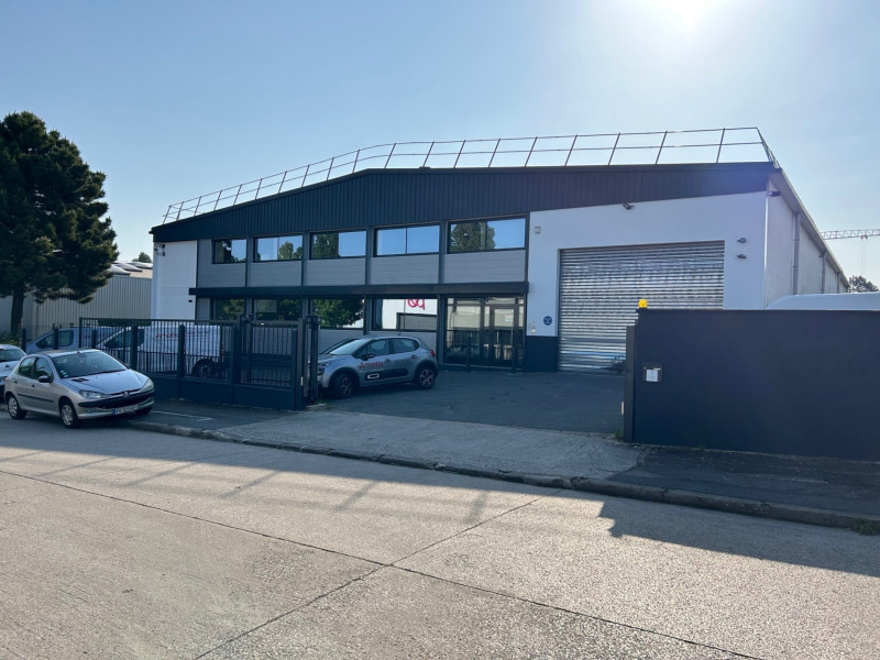 Location Local d'activités de 1898 m² Morangis Croix Boisselière-Blés d'Or