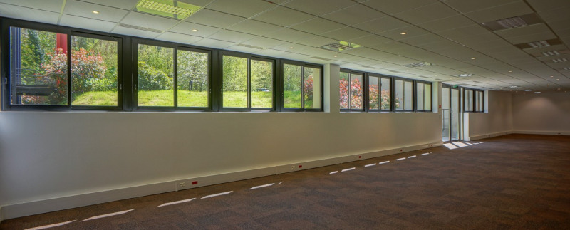 Location Bureau de 164 m² Magny-les-Hameaux