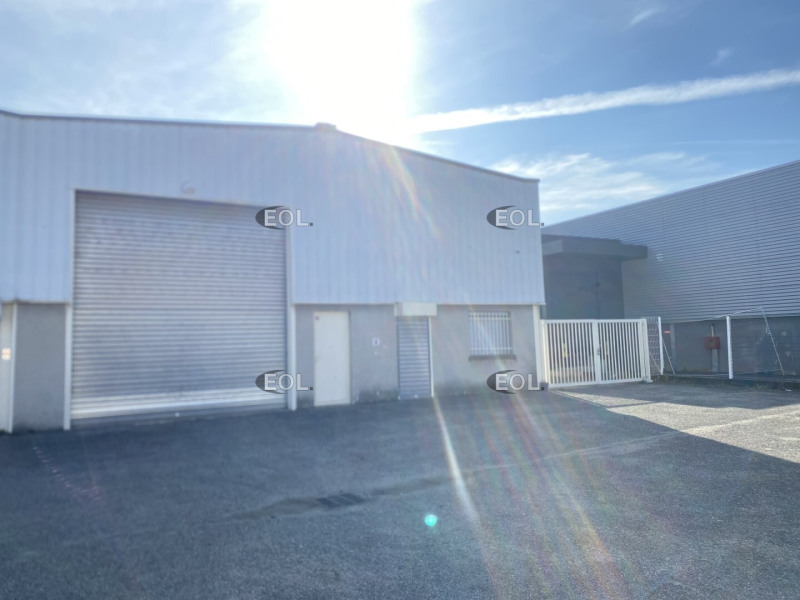 Location Local d'activités / Entrepôt Genas