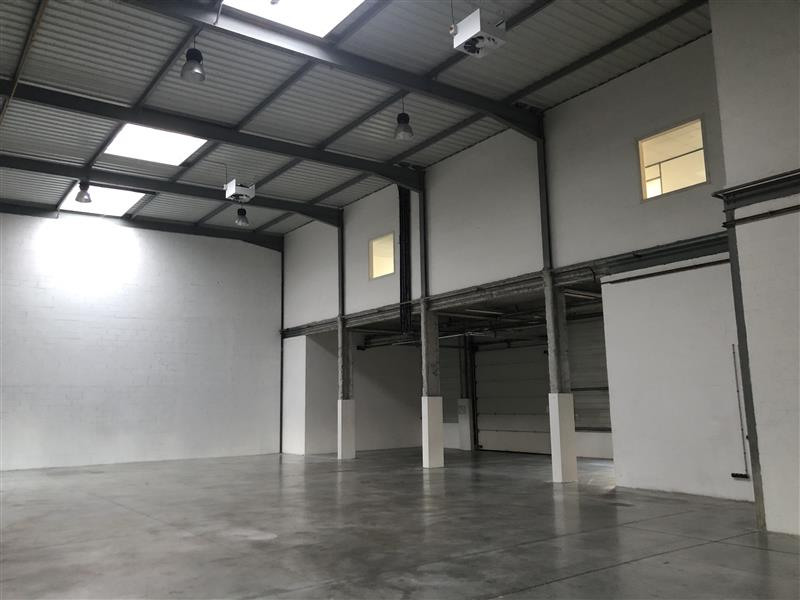 Location Local d'activités de 1479 m² Élancourt