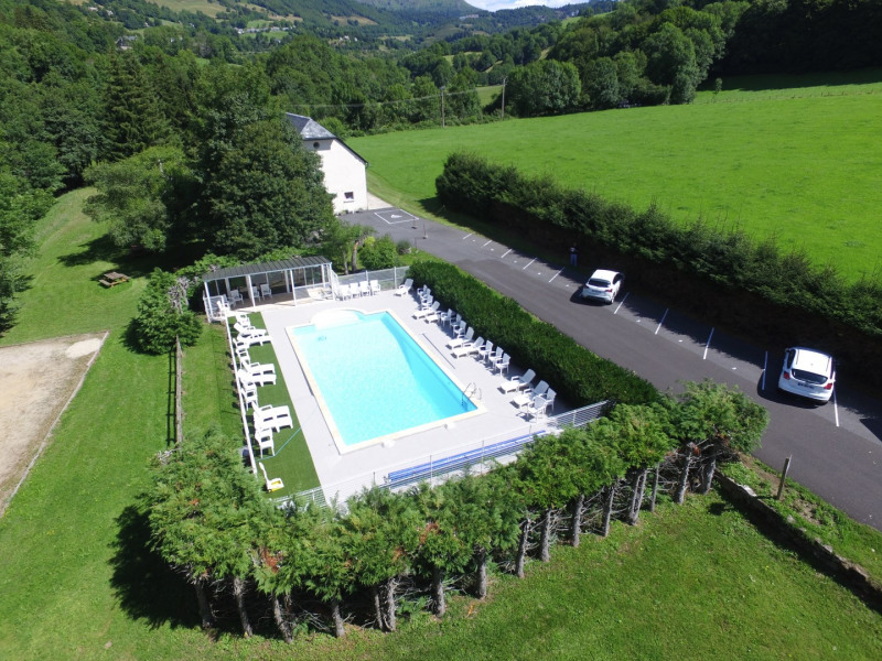 Location dans grange auvergnate avec piscine