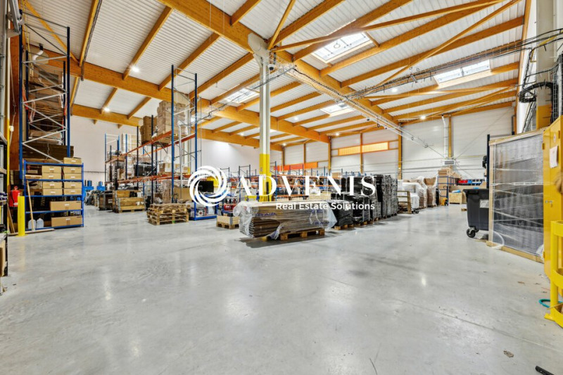 Location Local d'activités de 1077 m² Brie-Comte-Robert Leclerc-Verdun Nord Est