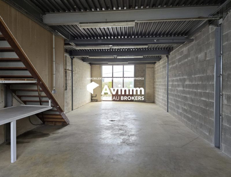 Location Entrepôt de 180 m² Domont