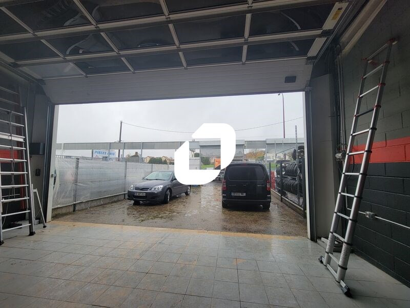 Location Local d'activités de 105 m² Linas