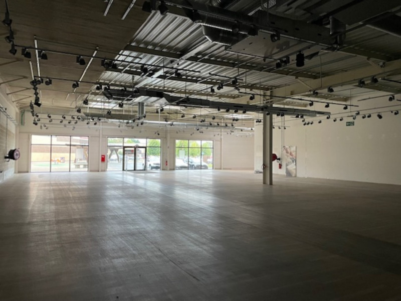 Location Local commercial Vauxbuin