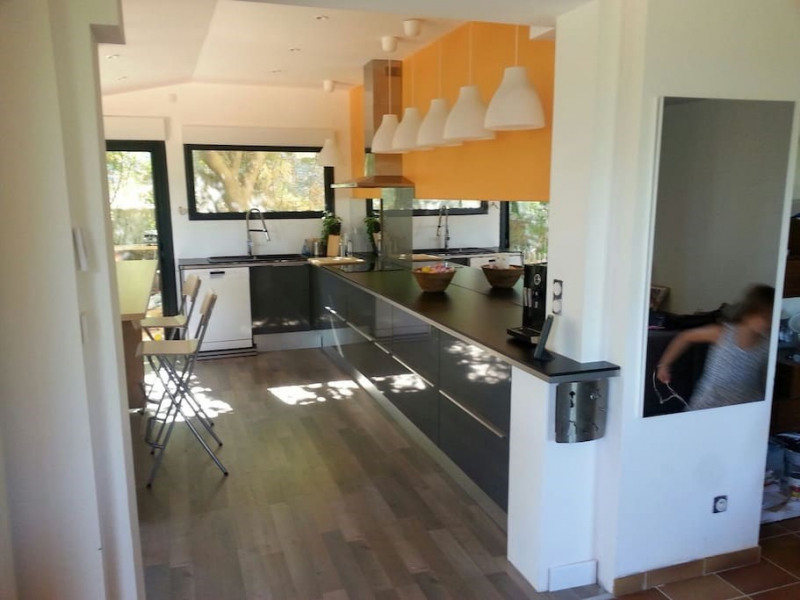 cuisine de 20m2 avec accès terrasse