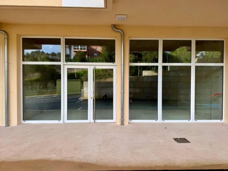 Location Local d'activités / Entrepôt Alata