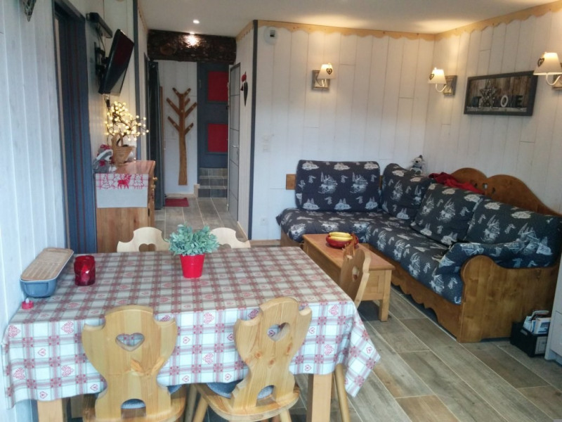 Salle à manger, salon, couloir