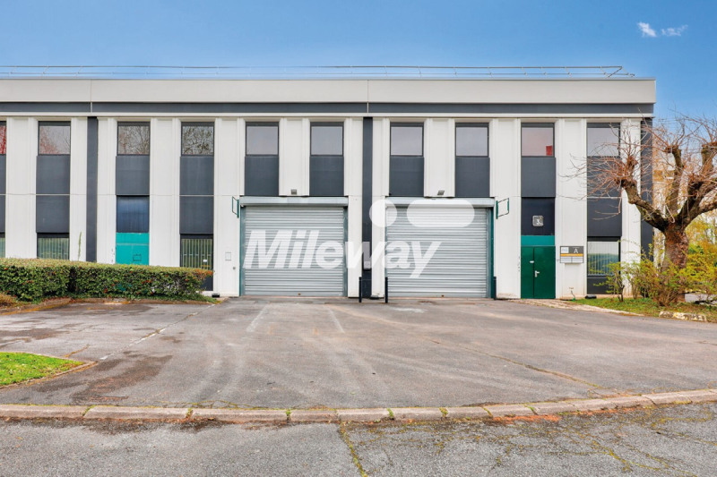 Location Local d'activités de 1035 m² Verrières-le-Buisson Les Gros Chenes-Les Godets-Le Grand Clos