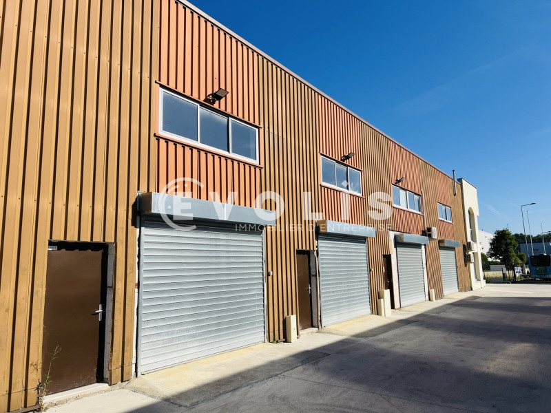 Location Local d'activités de 61 m² Roissy-en-Brie Arpents-Etang-Vignes