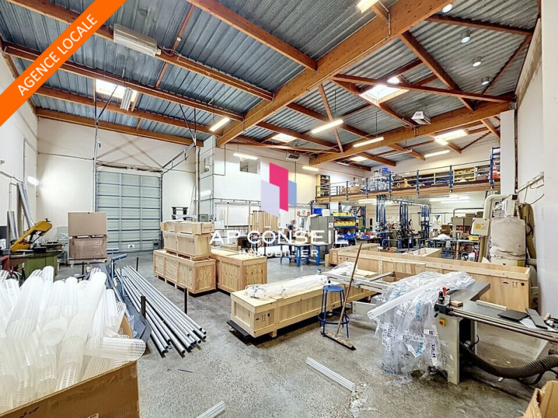 Location Local d'activités de 754 m² Magny-les-Hameaux Les Hameaux-La Croix Aux Buis-Chapelle