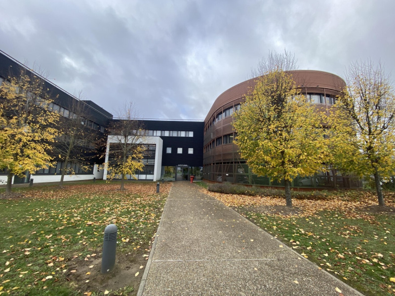 Location Bureau de 505 m² Buchelay