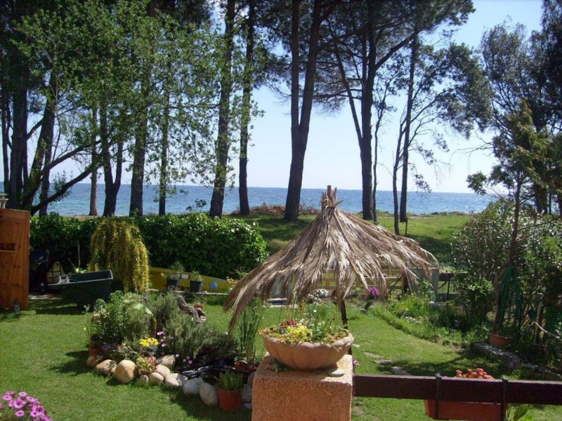 Jardin clôturé en bord de mer