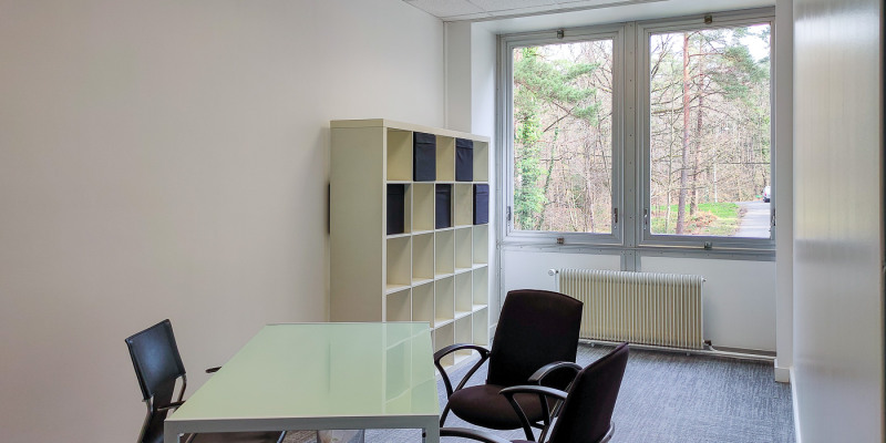 Location Bureau de 25 m² Magny-les-Hameaux